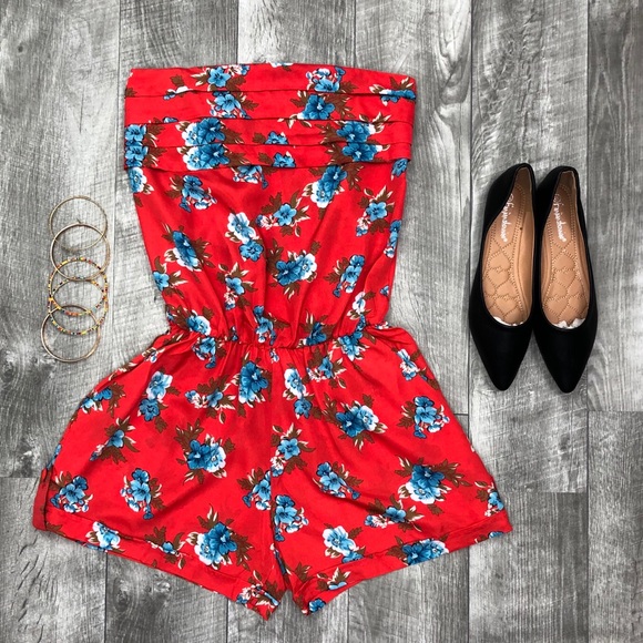 Pants - NWOT RED STRAPLESS FLORAL ROMPER